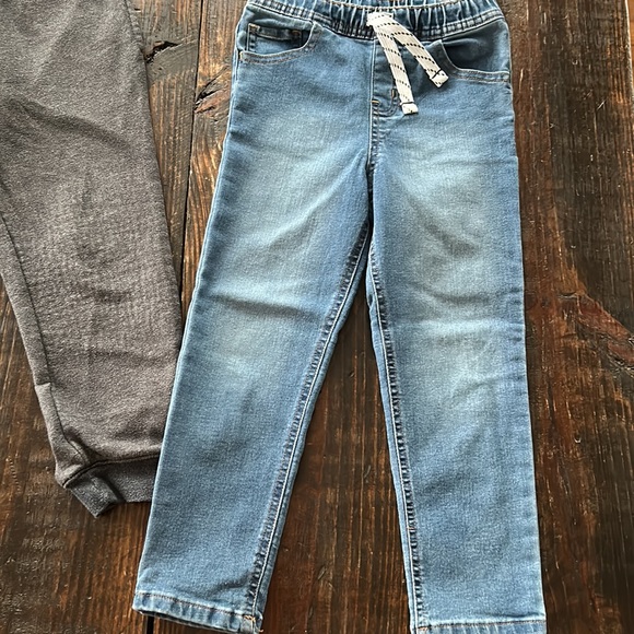 Boys Bundle of 4/5 Pants - Picture 2 of 5